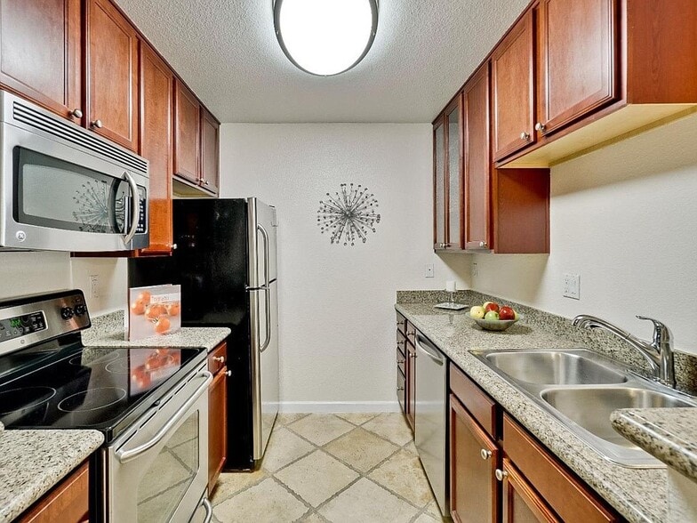 Kitchen - 684 Teatree Ct