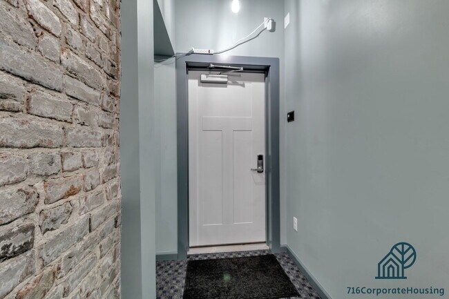 Building Photo - Furnished 2-Bedroom, 2-Bath Apartment near the Medical Campus