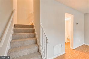 Building Photo - 7 Heritage Ct