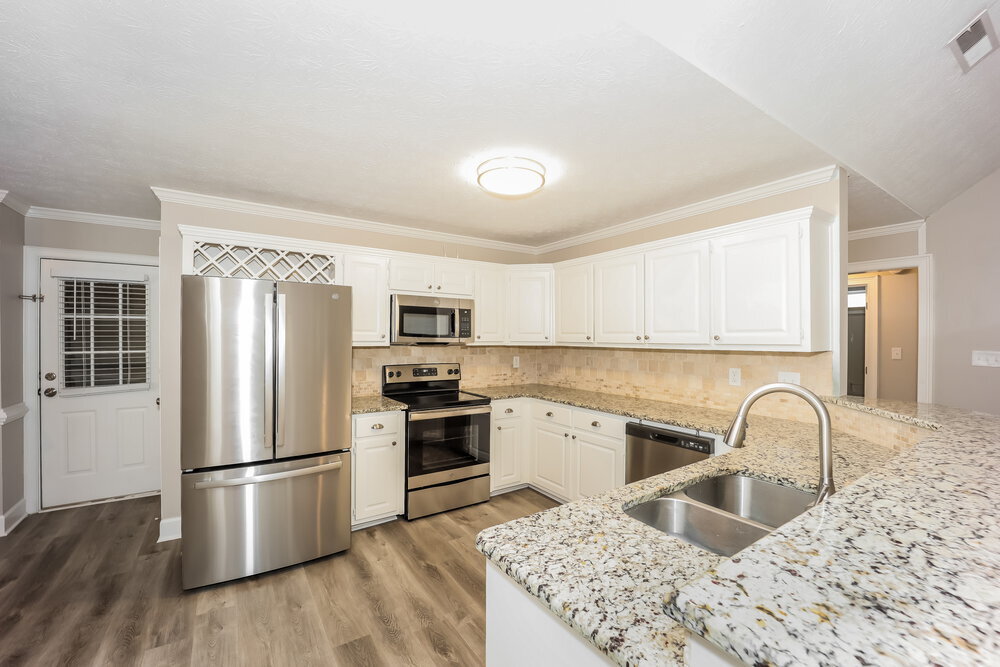 Building Photo - 440 Fairway Ct