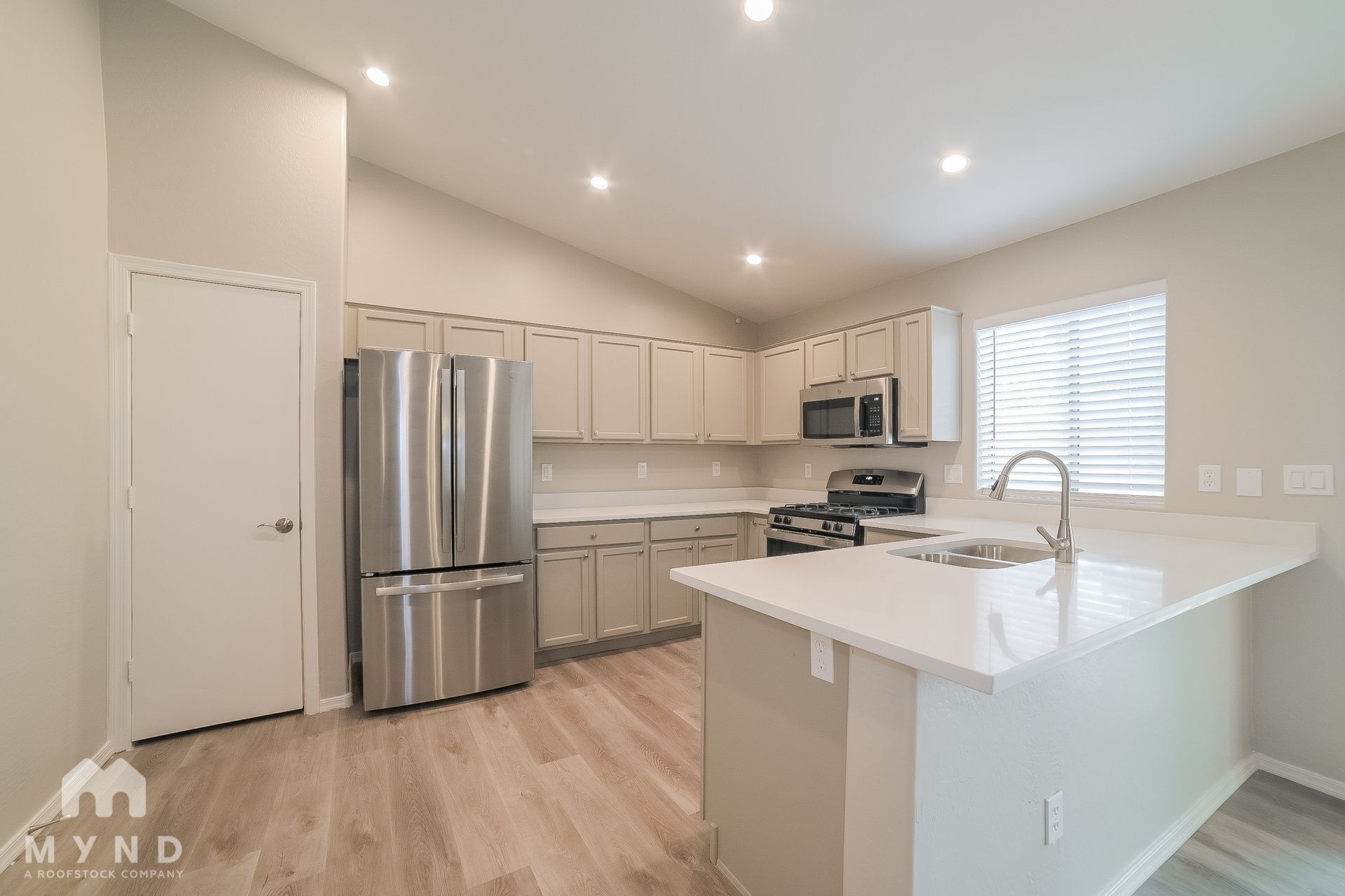 Building Photo - 2236 S 82nd Ln