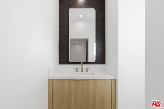 Building Photo - 2837 Redondo Blvd