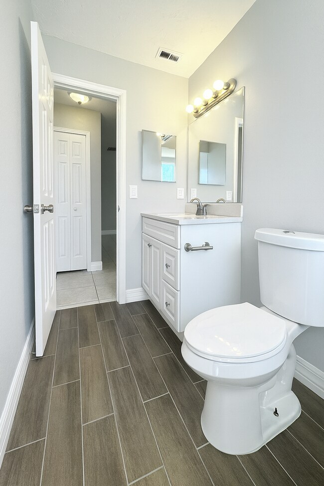 Building Photo - 5476/5478 Ave C