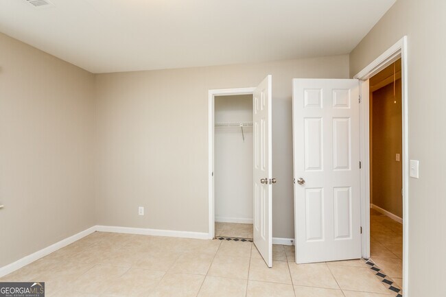 Building Photo - 1561 Rose Garden Ln