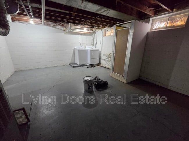 Building Photo - 1249 Dakota St