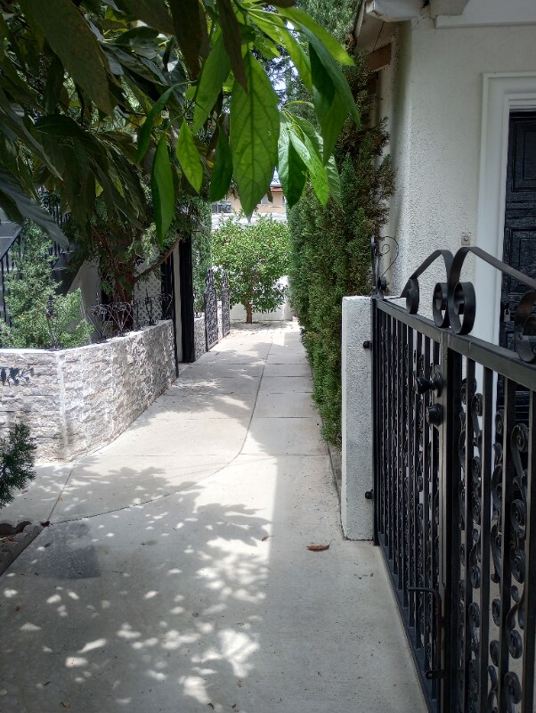 Building Photo - 2471 Belgrave Ave