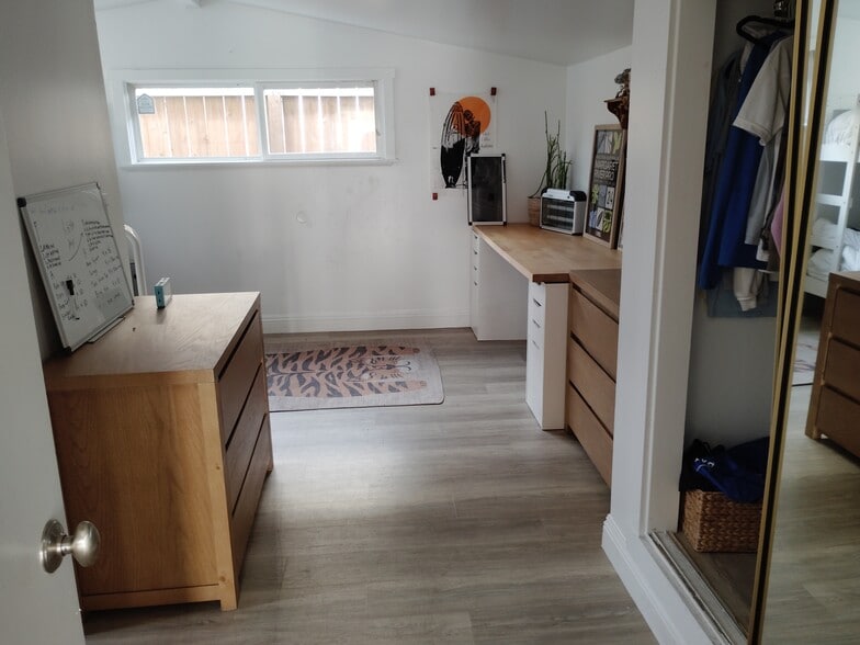 Building Photo - 1840 S Coast Hwy