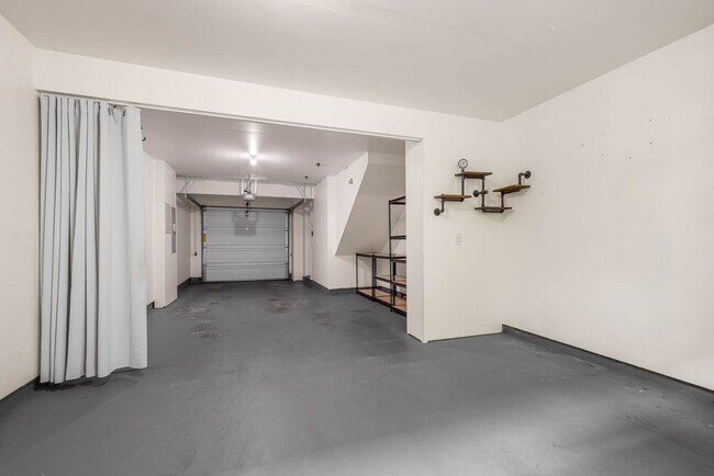 Building Photo - Modern Townhome with Garage in High Point Community