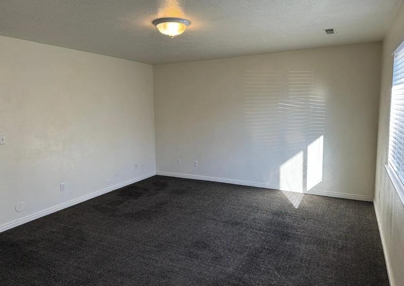 Building Photo - 1393 N 260 W