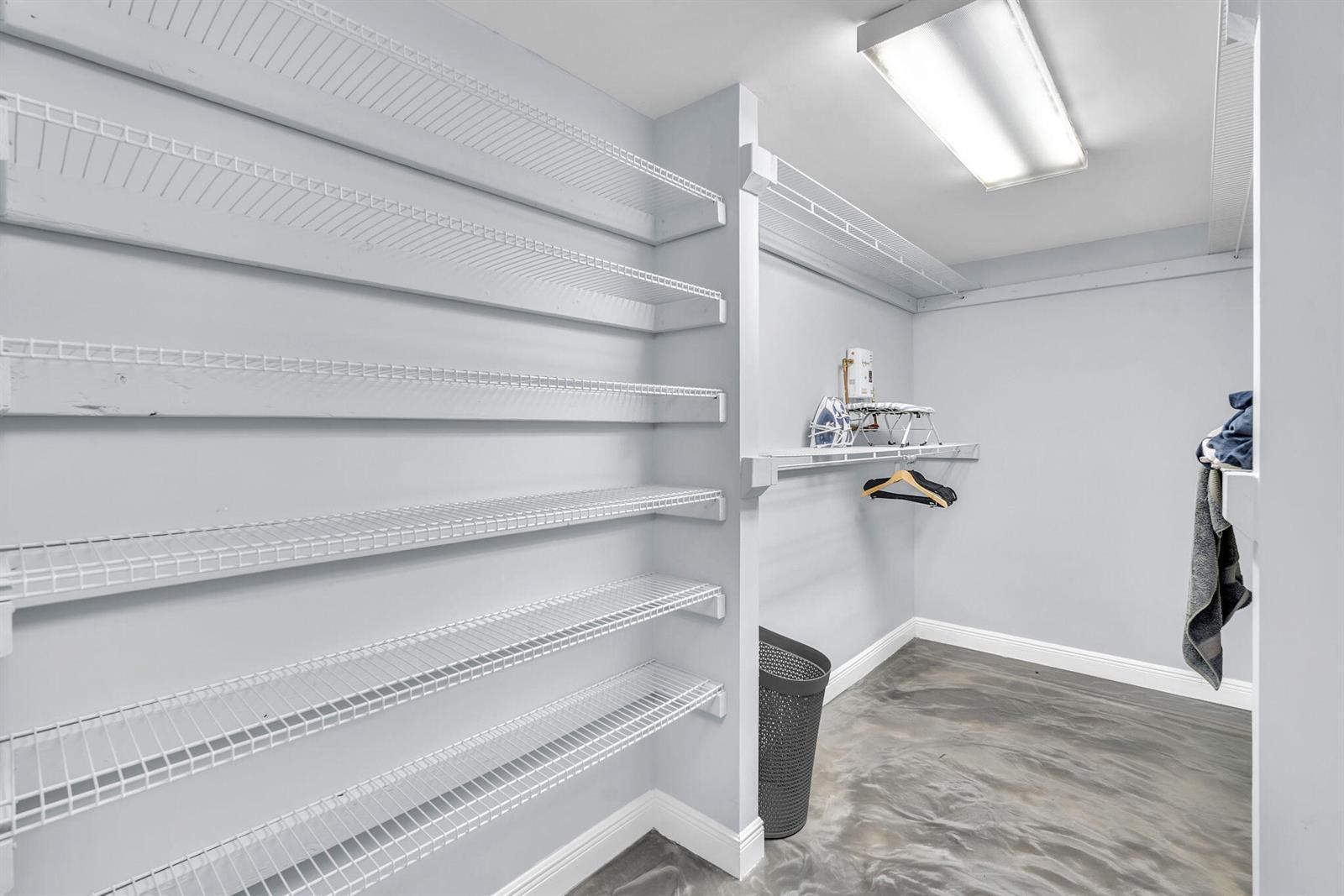 Building Photo - 4400 SW 37th Ave