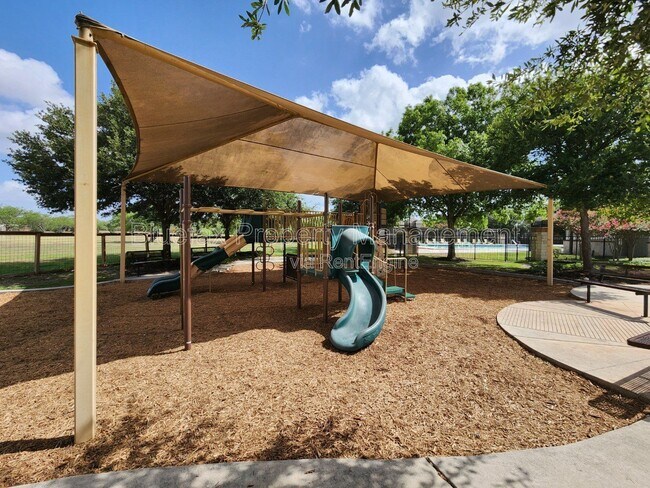 Building Photo - 3306 Putnam Fields