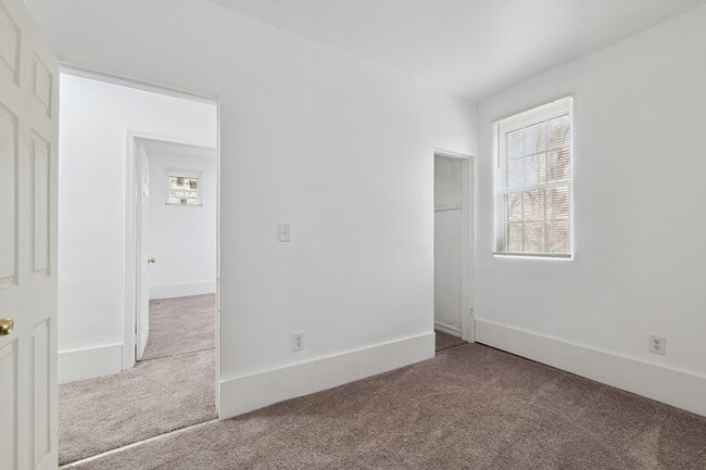 Building Photo - 1478 Helen St