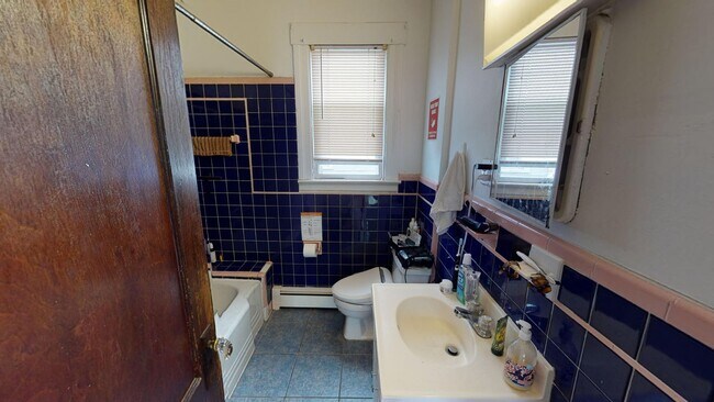 Building Photo - Spacious 2BR on Science Hill | Huge Kitchen & Living Area | Near Yale