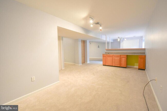 Building Photo - 42271 Bird Haven Dr