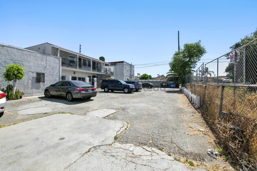 Building Photo - 5874 S Figueroa St