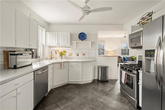 Building Photo - 35 Marsh St