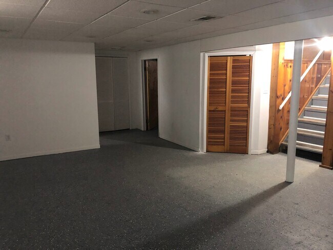 Building Photo - 3 bedroom - 2 bathroom - $1,595 - Dearborn