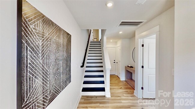 Building Photo - 3606 S Tryon St