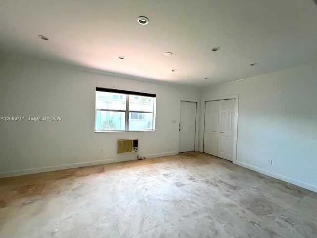 Building Photo - 1239 Marseille Dr