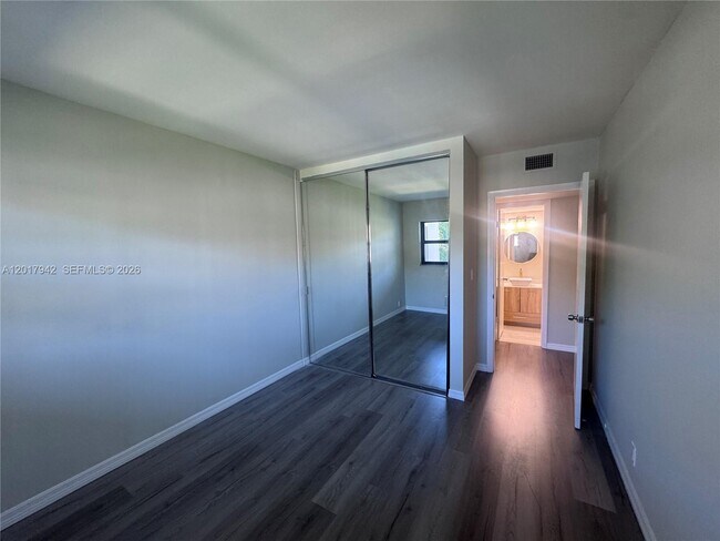 Building Photo - 1000 River Reach Dr