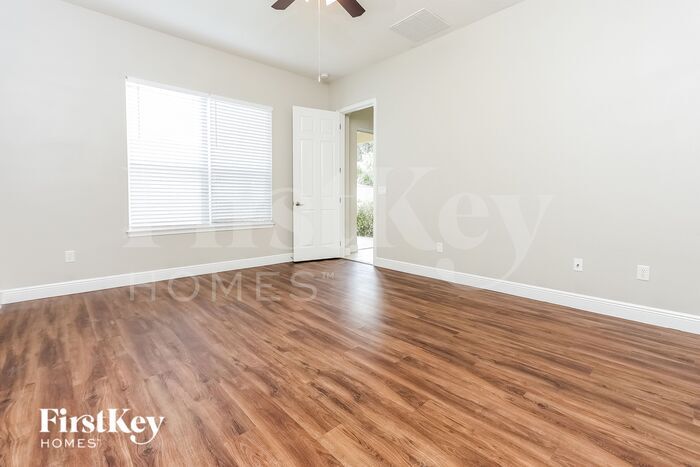 Building Photo - 663 Breezeway Ct