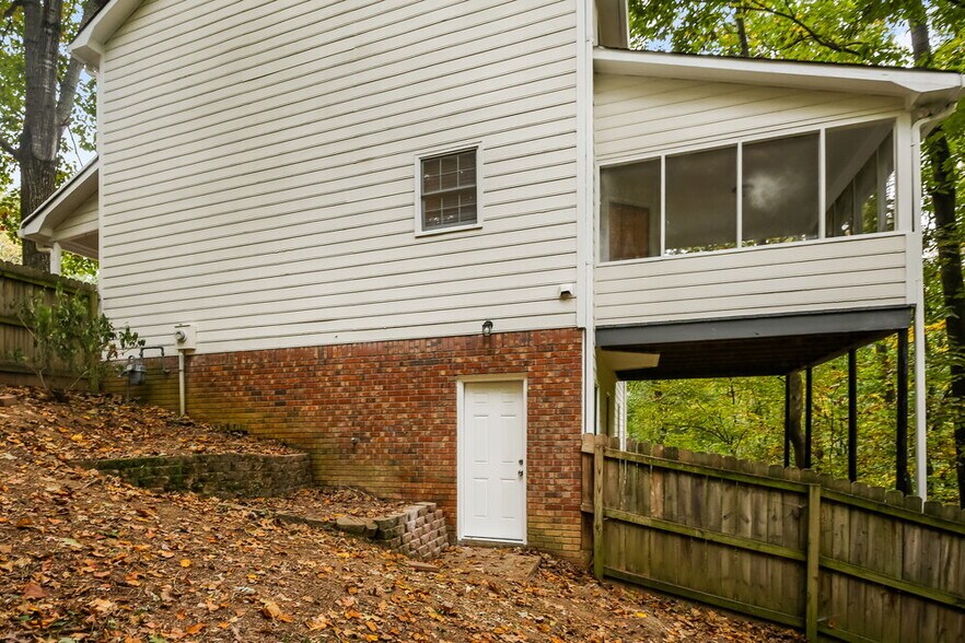 Building Photo - 3881 Wintergreen Ct