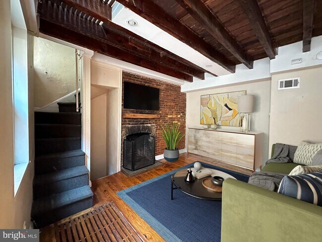 Building Photo - 623 S American St