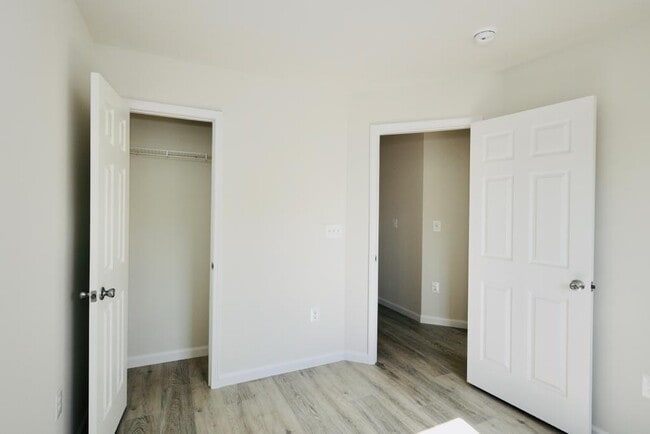 Building Photo - 811 S Cameron St