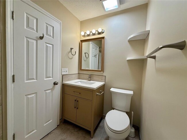Building Photo - 405 Oak Harbor Ct