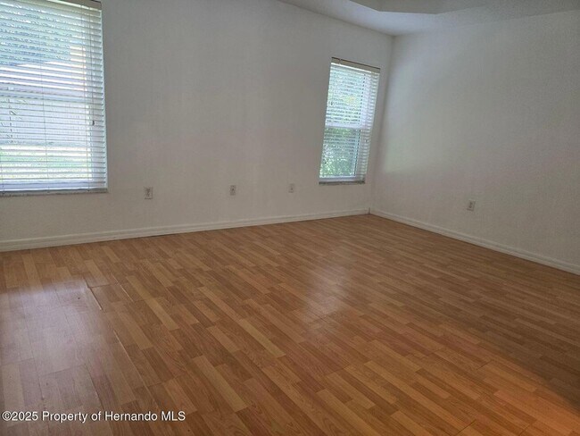 Building Photo - 542 Fairbanks Rd