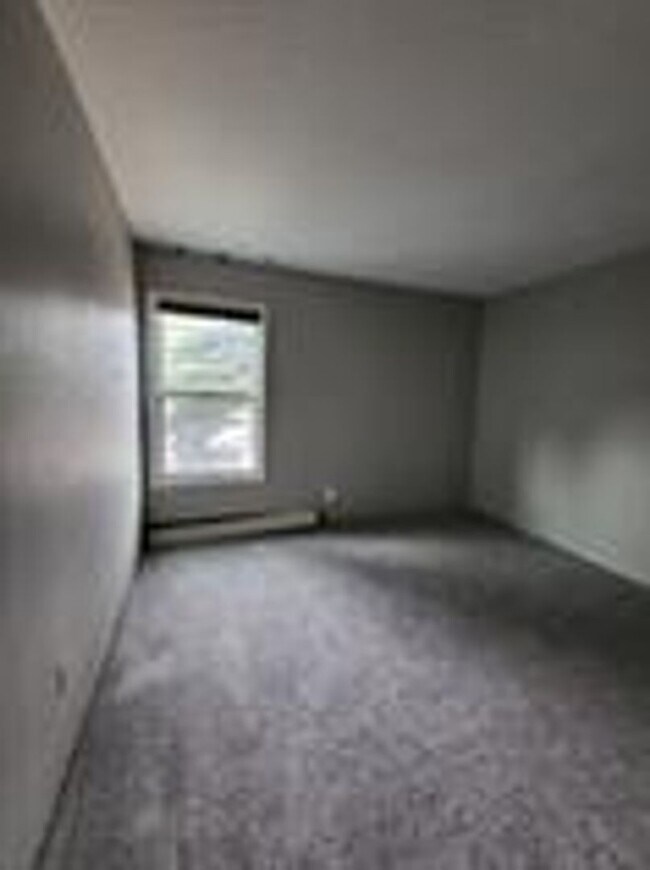 Building Photo - Heat included! Walk to gondola or town!