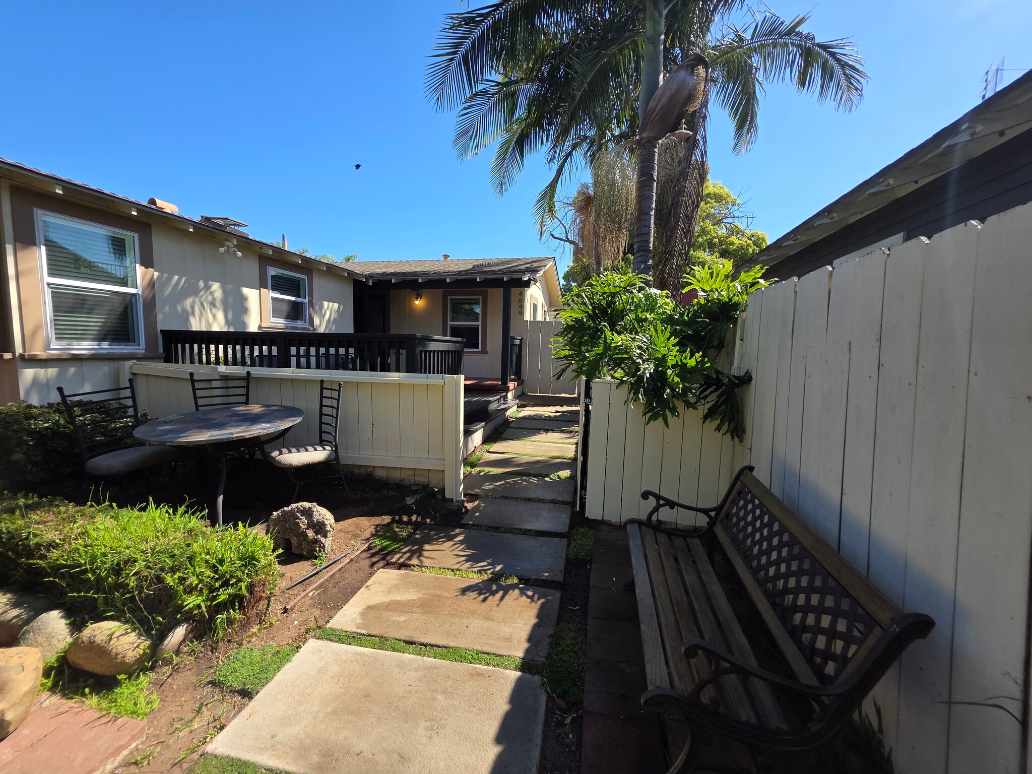 q - 4649 W Point Loma Blvd