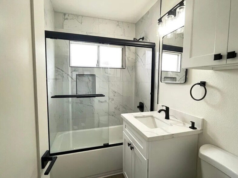 Building Photo - 540 N 4th St