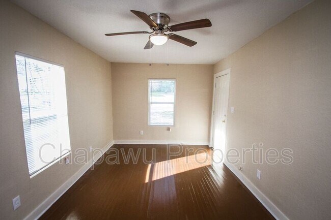 Building Photo - 936 Poinsettia St