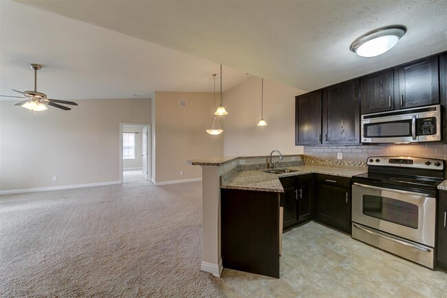 Building Photo - 613 Ivy Ridge Dr