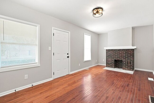 Building Photo - 846-848-848 Reinhard Ave