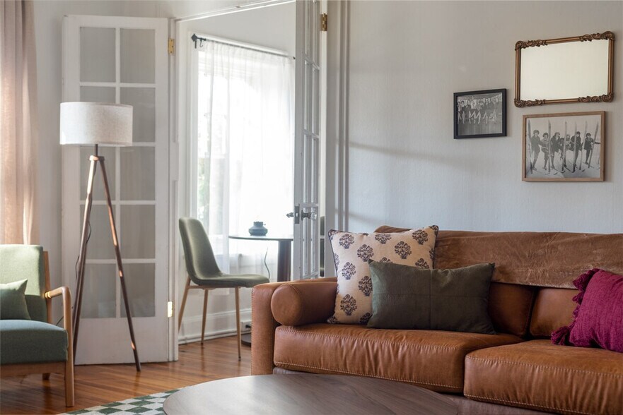 Building Photo - 2015 NW Flanders St