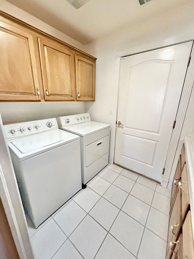 Building Photo - 3 Bed 2 Bath Home in Meadow Creak!! 55+ Community!!!