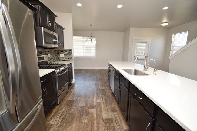 Building Photo - 4 Bed 3.5 Bath Sunny and Spacious South Jordan Corner-Lot Home with Views!