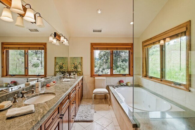 Building Photo - 121 Ridge Rd