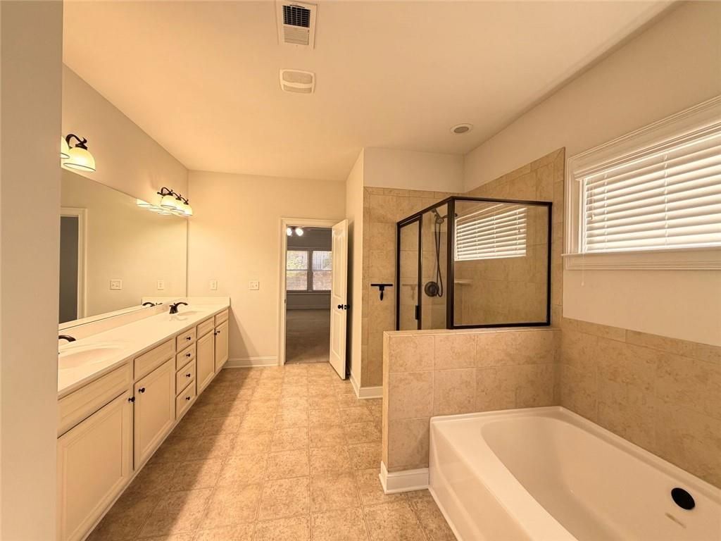 Building Photo - 235 Broadmoor Dr