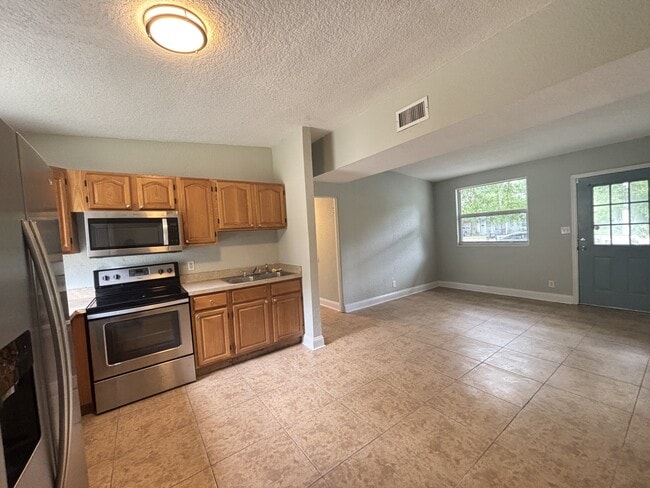Building Photo - 10615 Biscayne Blvd