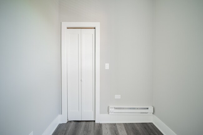 Building Photo - 1472 W Erie St