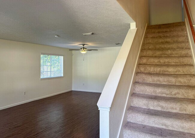 Building Photo - 302 Inverness Dr