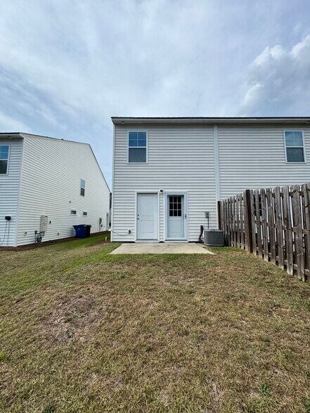Building Photo - 339 Gum Swamp Trl