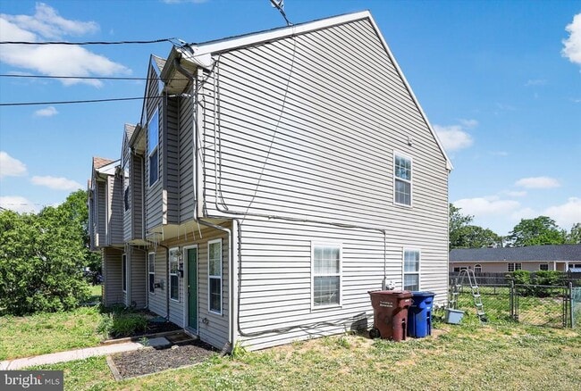 Building Photo - 507 S Fairview St