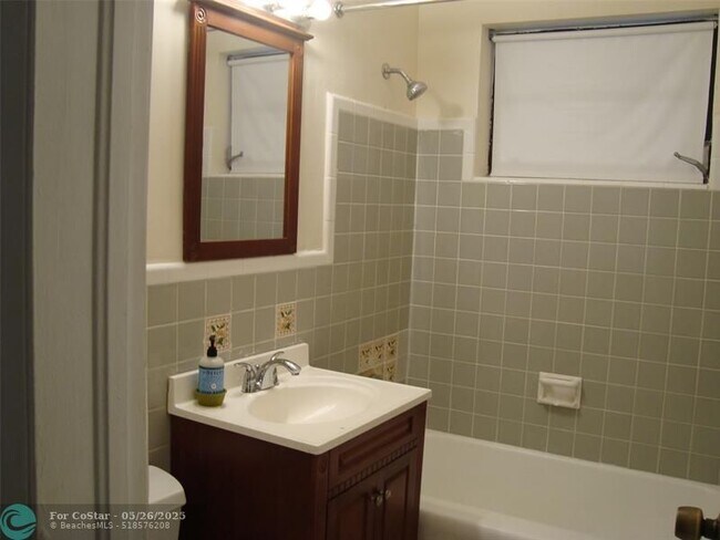 Building Photo - 1761 NW 184th St