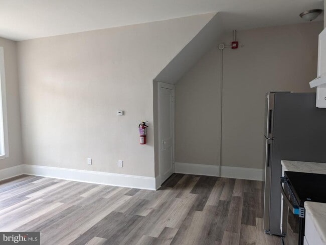 Building Photo - 305 Evesham Ave W