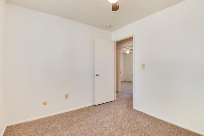 Building Photo - 16176 E Bates Dr