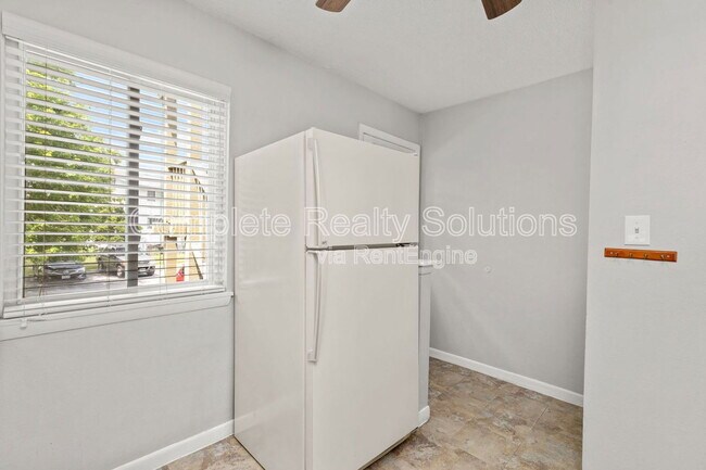 Building Photo - 2042 Gascony Parc Dr